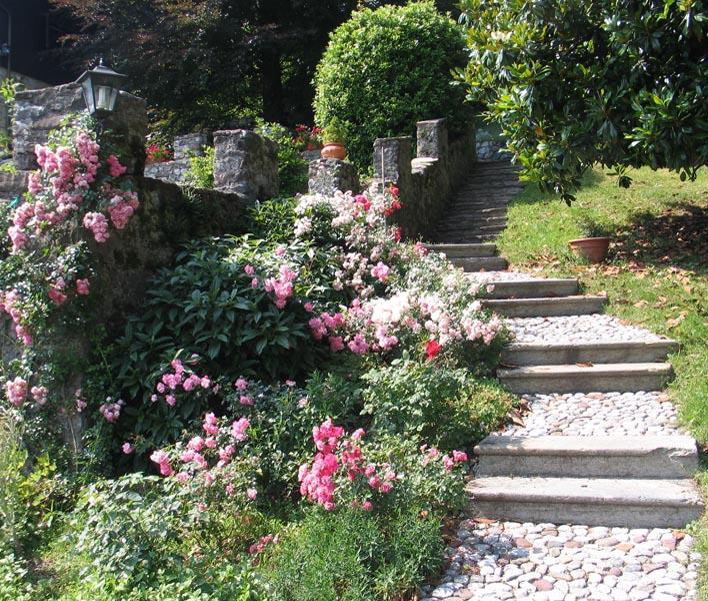 LA VERDE SORPRESA Guida ai Parchi e Giardini storici privati del Friuli Venezia Giulia